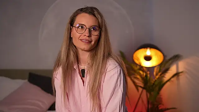 BrandyWhite online show from 04-21-26, 07:04