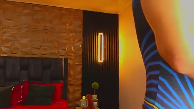 FelipeAndMarcello3 online show from 03-10-25, 11:06