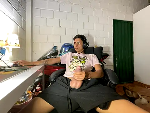 Snapshot of Max_TheHorseDick chatting on 09-20-25, 07:24 Max TheHorseDick online show from 09-20-25, 07:24