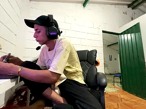 Max TheHorseDick online show from 11-18-25, 10:45