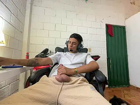 Max TheHorseDick online show from 11-14-25, 07:06