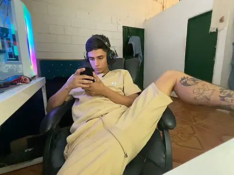 Max TheHorseDick online show from 03-12-26, 07:07