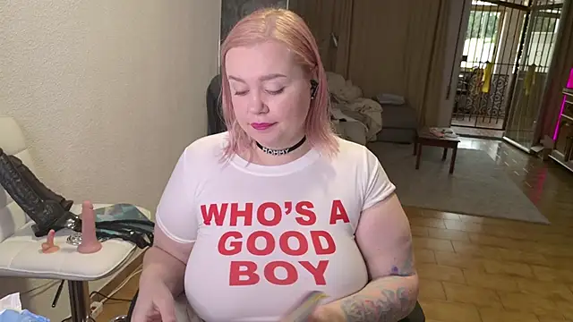 Snapshot of MargotGrey chatting on 02-02-26, 08:46 MargotGrey online show from 02-02-26, 08:46