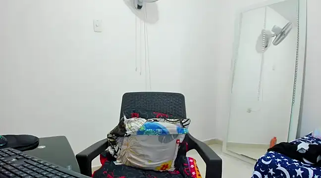 Snapshot of HUGEBOOBS_MILF chatting on 12-28-24, 05:02 HUGEBOOBS MILF online show from 12-28-24, 05:02