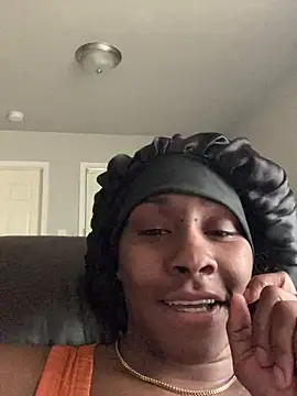 Snapshot of Foreignthababyy chatting on 10-21-25, 05:56 Foreignthababyy online show from 10-21-25, 05:56