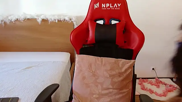 lucy luu  online show from 10-02-25, 01:58