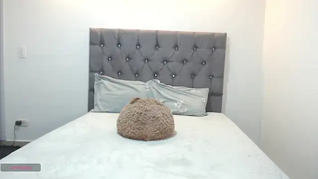 Snapshot of Maya_Lewis chatting on 03-05-25, 10:43 Maya Lewis online show from 03-05-25, 10:43