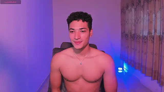 Snapshot of MitchellXD chatting on 01-18-26, 04:32 MitchellXD online show from 01-18-26, 04:32