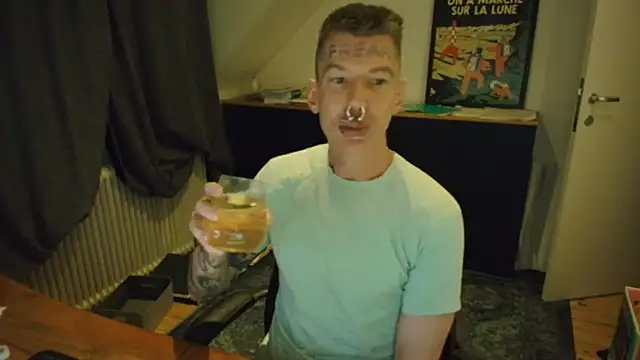 Snapshot of FREAK-Alex-Kanyon chatting on 03-04-26, 09:33 FREAK-Alex-Kanyon online show from 03-04-26, 09:33