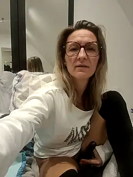 dancing sexy doll online show from 10-21-25, 07:57