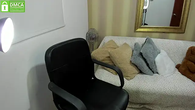 NicolettColin online show from 09-30-25, 06:25