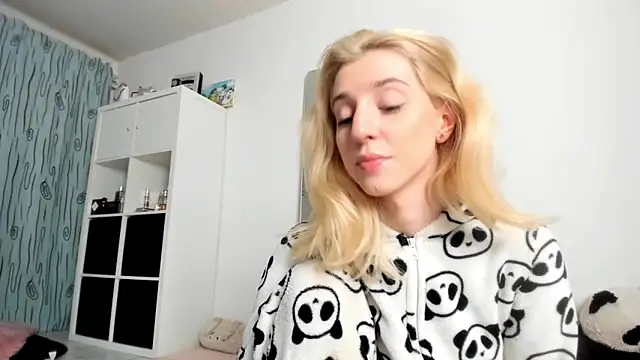 KenzieDawton online show from 11-10-25, 04:39