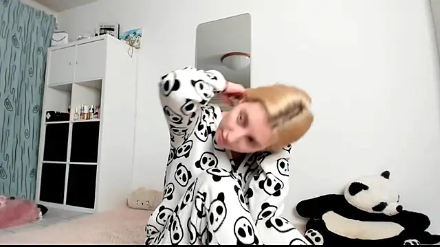 Snapshot of KenzieDawton chatting on 01-18-25, 05:10 KenzieDawton online show from 01-18-25, 05:10