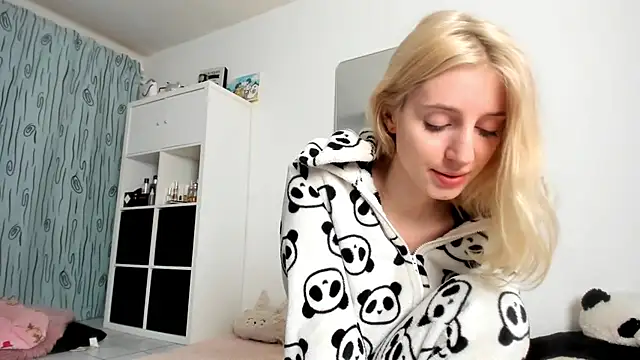 Snapshot of KenzieDawton chatting on 10-09-25, 06:14 KenzieDawton online show from 10-09-25, 06:14