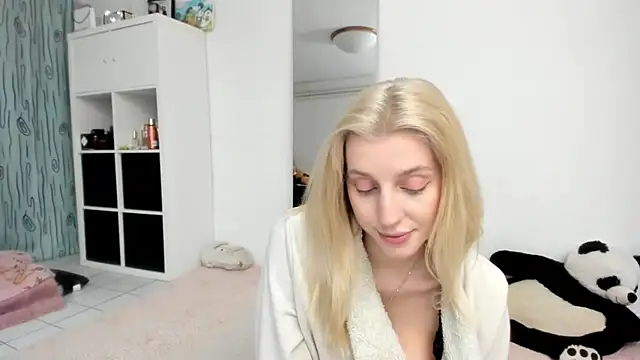KenzieDawton online show from 05-18-26, 04:23