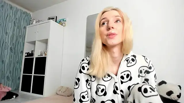 KenzieDawton online show from 11-12-25, 04:27