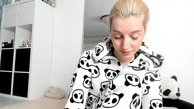 KenzieDawton online show from 11-13-25, 04:49