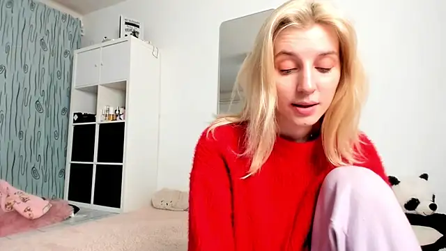 Snapshot of KenzieDawton chatting on 12-15-24, 05:13 KenzieDawton online show from 12-15-24, 05:13