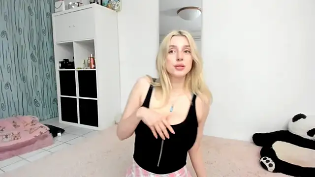 KenzieDawton online show from 05-07-26, 04:43