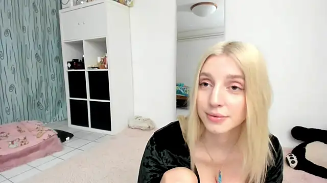 KenzieDawton online show from 05-20-26, 04:26