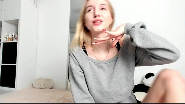 Snapshot of KenzieDawton chatting on 12-21-24, 04:41 KenzieDawton online show from 12-21-24, 04:41
