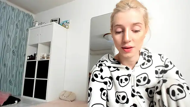 KenzieDawton online show from 11-07-25, 04:39