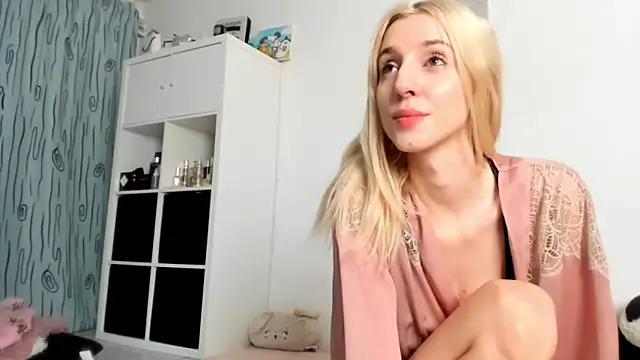 Snapshot of KenzieDawton chatting on 09-15-25, 07:47 KenzieDawton online show from 09-15-25, 07:47