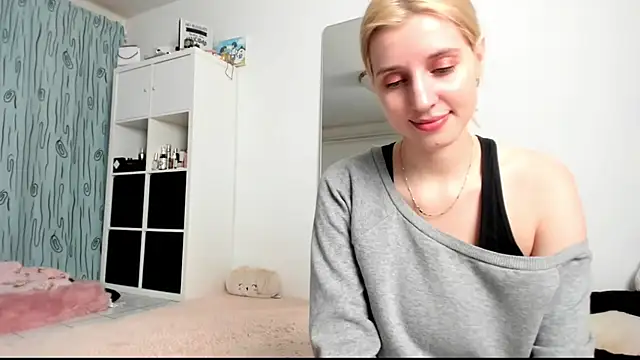 Snapshot of KenzieDawton chatting on 01-05-25, 05:09 KenzieDawton online show from 01-05-25, 05:09
