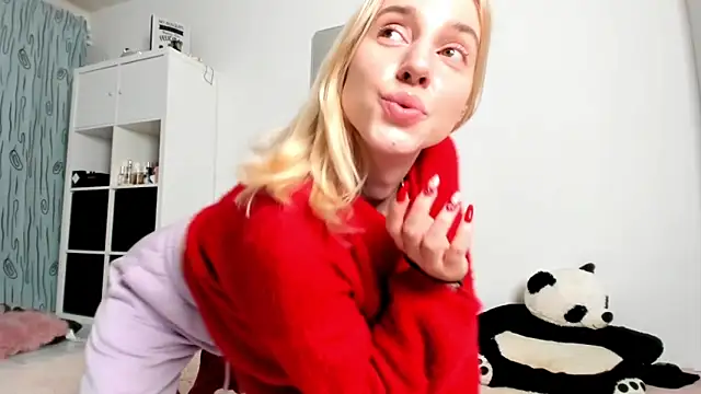 Snapshot of KenzieDawton chatting on 12-13-24, 04:54 KenzieDawton online show from 12-13-24, 04:54