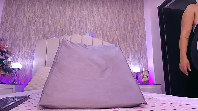 raven lilith  online show from 12-17-25, 03:11