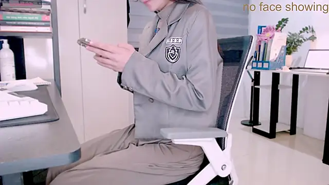 Shyn   online show from 11-29-25, 05:02