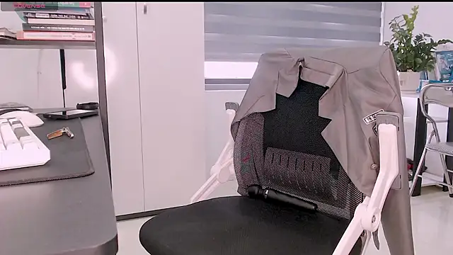 Shyn   online show from 03-25-26, 04:56