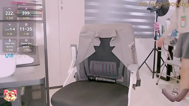 Shyn   online show from 12-15-25, 04:51