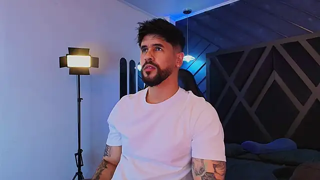 Snapshot of Petesevans chatting on 04-06-26, 11:17 Petesevans online show from 04-06-26, 11:17