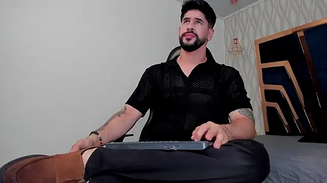 Snapshot of Petesevans chatting on 03-10-26, 11:20 Petesevans online show from 03-10-26, 11:20