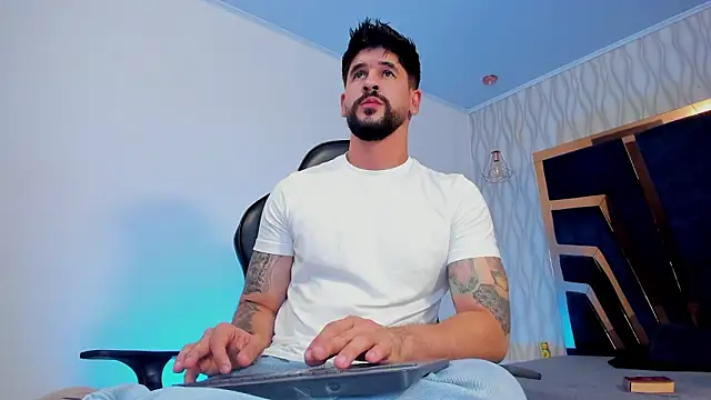 Snapshot of Petesevans chatting on 03-05-26, 11:21 Petesevans online show from 03-05-26, 11:21