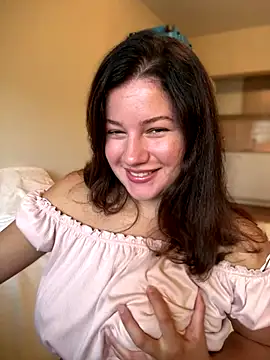 Snapshot of likaxxx chatting on 10-06-25, 11:22 likaxxx online show from 10-06-25, 11:22