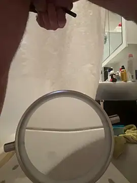 Snapshot of shehandme chatting on 09-20-25, 12:43 shehandme online show from 09-20-25, 12:43