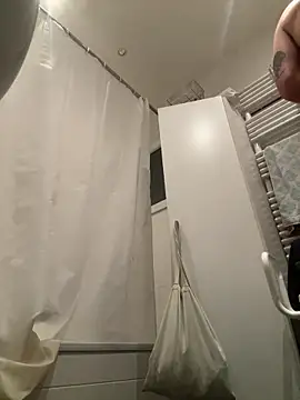 Snapshot of shehandme chatting on 09-24-25, 08:37 shehandme online show from 09-24-25, 08:37