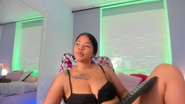 SophiaaStone online show from 12-15-25, 11:38