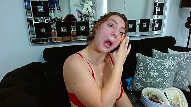 NatyTaylor online show from 11-18-25, 04:32