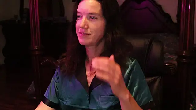 Snapshot of thornburyrose chatting on 10-31-25, 01:46 thornburyrose online show from 10-31-25, 01:46