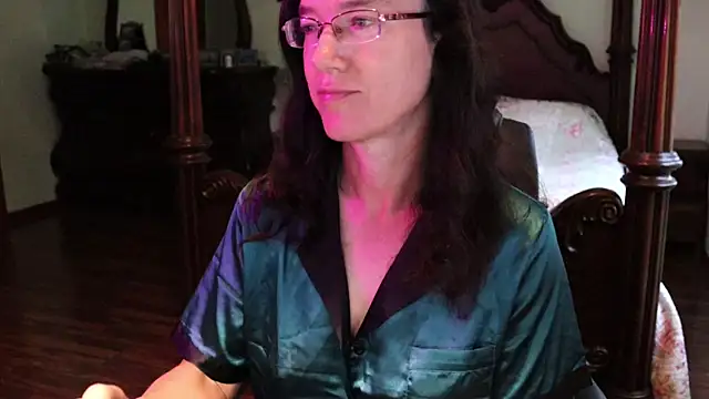 Snapshot of thornburyrose chatting on 06-17-26, 10:58 thornburyrose online show from 06-17-26, 10:58