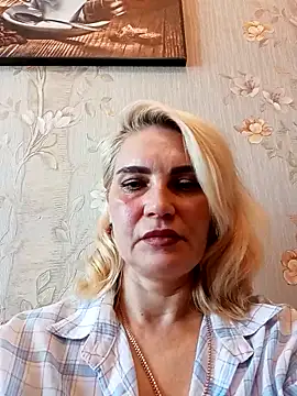 Snapshot of JennyOMay chatting on 04-27-26, 03:59 JennyOMay online show from 04-27-26, 03:59