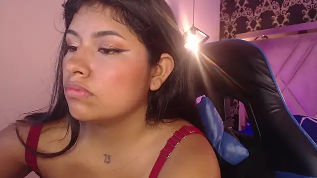 ChantalPetit online show from 05-13-26, 07:32