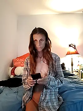 Scarlettishere online show from 10-26-25, 04:18