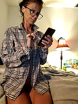 Snapshot of Scarlettishere chatting on 10-14-25, 11:33 Scarlettishere online show from 10-14-25, 11:33