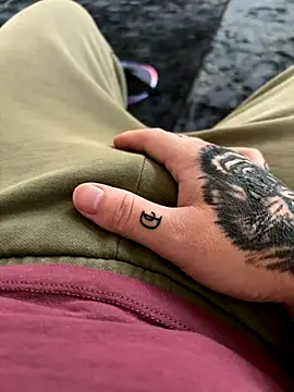 Snapshot of Miguelpm04 chatting on 11-07-25, 09:58 Miguelpm04 online show from 11-07-25, 09:58