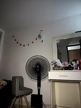 kiaraglam2 online show from 10-27-25, 01:23