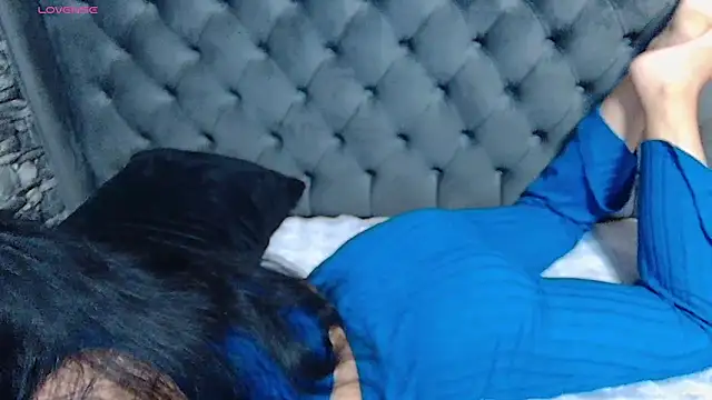 Snapshot of _Mari____ chatting on 11-25-25, 08:14 Mari online show from 11-25-25, 08:14